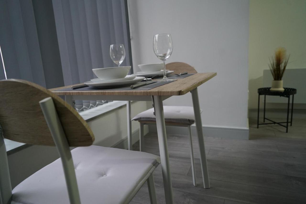 1 & 2 Bed Apartments - Desborough, Kettering, Wifi, Parking, Family Exterior photo