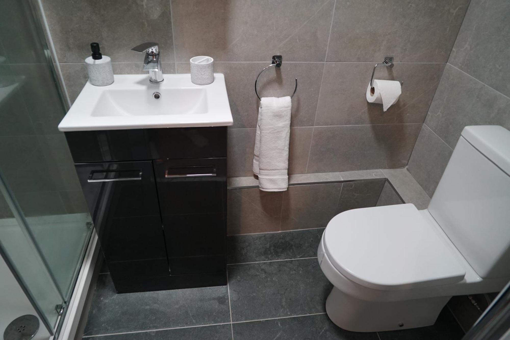 1 & 2 Bed Apartments - Desborough, Kettering, Wifi, Parking, Family Exterior photo