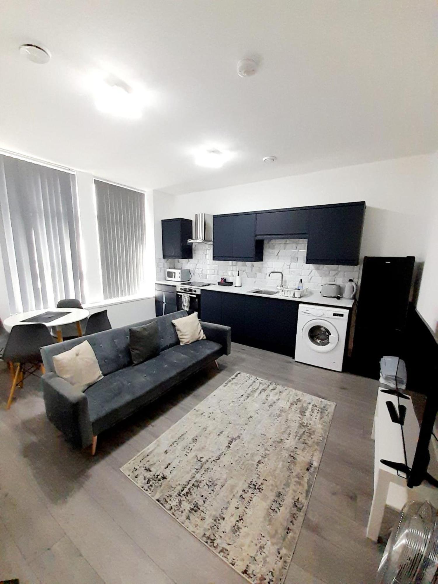 1 & 2 Bed Apartments - Desborough, Kettering, Wifi, Parking, Family Exterior photo