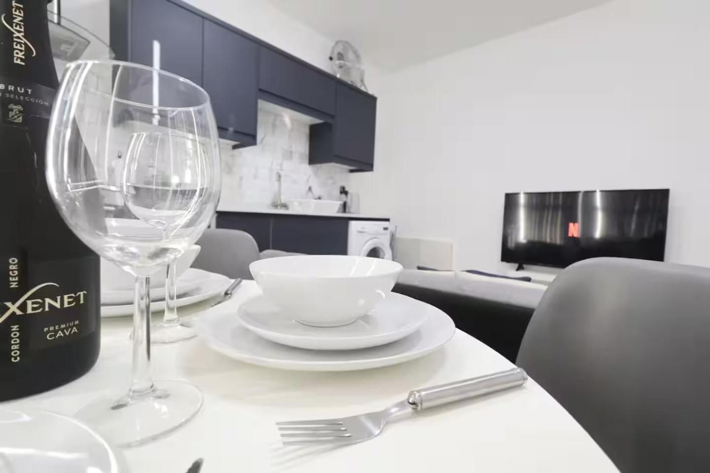 1 & 2 Bed Apartments - Desborough, Kettering, Wifi, Parking, Family Exterior photo